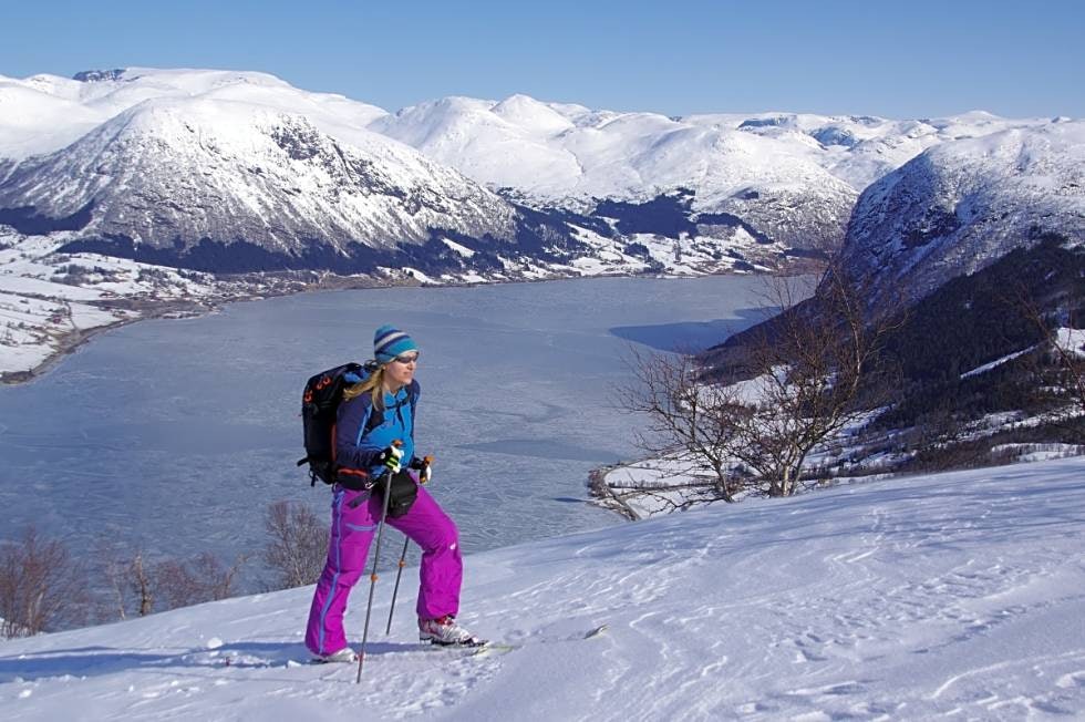 Topptur pÃ¥ ski Ãsfjellet Sunnfjord