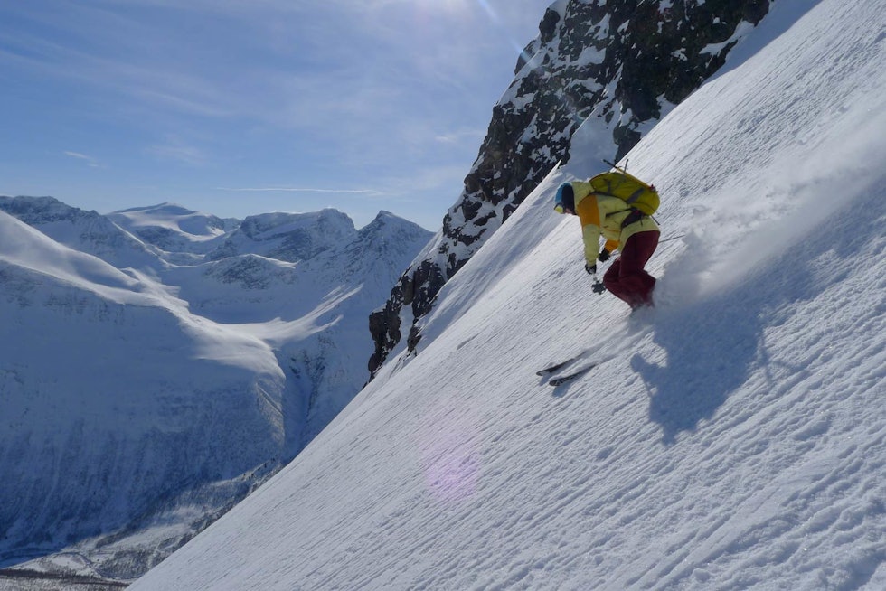 God snø og stor nytelse i Gullkoppen. Foto: Halvor Hagen Middagstinden-Toppturer-i-Romsdalen-3