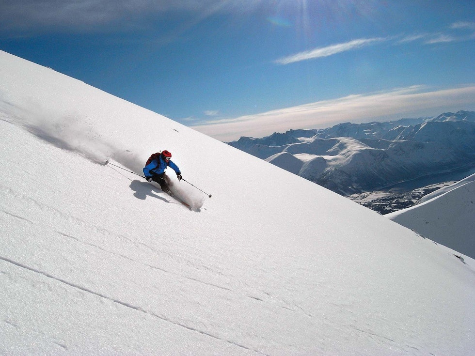 Vestsiden på Klauva kan ha fine forhold etter snøfall sent på sesongen. Foto: Nils Nielsen Klauva-Toppturer-i-Romsdalen-2