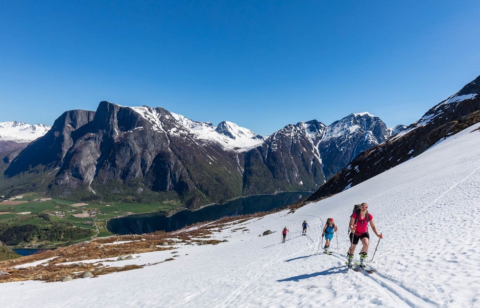 Sjøvdøla 1719 moh fra Toppturer i Romsdalen Sjøvdøla 1719 moh fra Toppturer i Romsdalen
