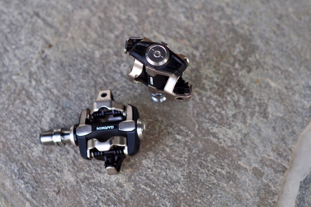 BATTERILOKK: Du skrur lett opp batterilokket med en 4 mm unbrako. Foto: Øyvind Aas BATTERILOKK: Du skrur lett opp batterilokket med en 4 mm unbrako. Foto: Øyvind Aas