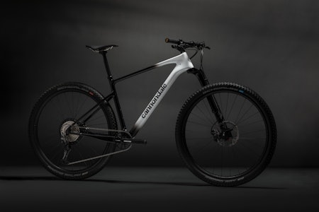 NÅ UTEN BAKDEMPER: Cannondales nye Scalpel har fleksible kjedestag, men er like fullt en hardtail.  NÅ UTEN BAKDEMPER: Cannondales nye Scalpel har fleksible kjedestag, men er like fullt en hardtail.