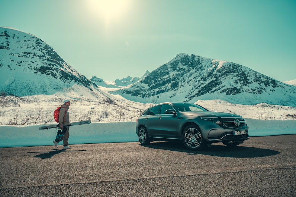 HELT ELEKTRISK: Å dra hjemmefra, trekke ut kontakten til elbilen, kjøre av gårde og komme tilbake etter ski uten å ha bidratt noe til klimasituasjonen - det er en ganske god følelse, sier Aaring. Bilde: Robert Aaring Å dra hjemmefra, trekke ut kontakten til elbilen, kjøre av gårde og komme tilbake etter ski uten å ha bidratt noe til klimasituasjonen - det er en ganske god følelse, sier Aaring. Bilde: Robert Aaring
