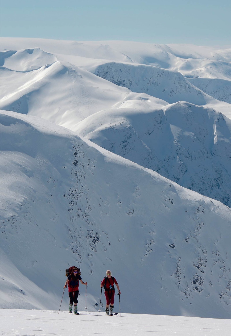 På vei mot Snønipa frå Veiteberg. Foto: Brit Siv Fimland. / Toppturar i Sunnfjord. På vei mot Snønipa frå Veiteberg. Foto: Brit Siv Fimland. / Toppturar i Sunnfjord.