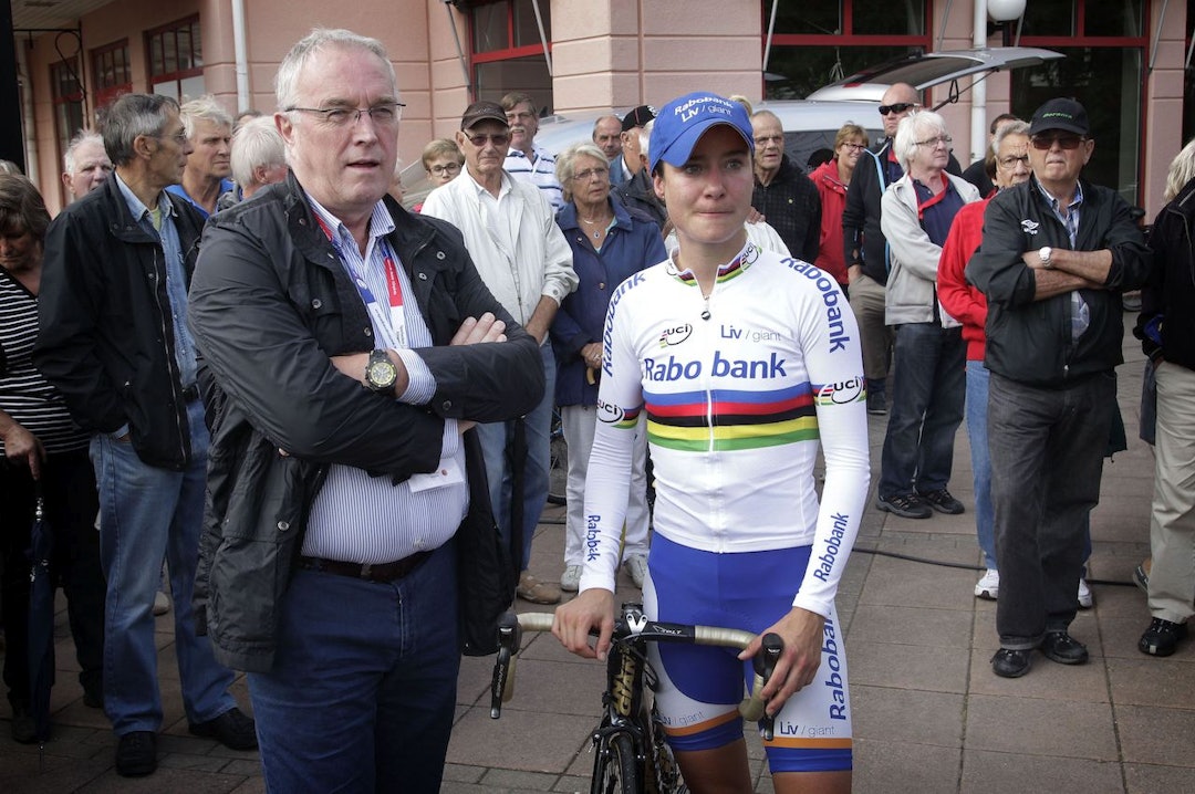 HOLDT IGJEN: Pat McQuaid var den siste presidenten i UCI med begrenset lyst til å utvikle kvinnesykling. Her med Marianne Vos, 2013. Foto: Cor Vos. 