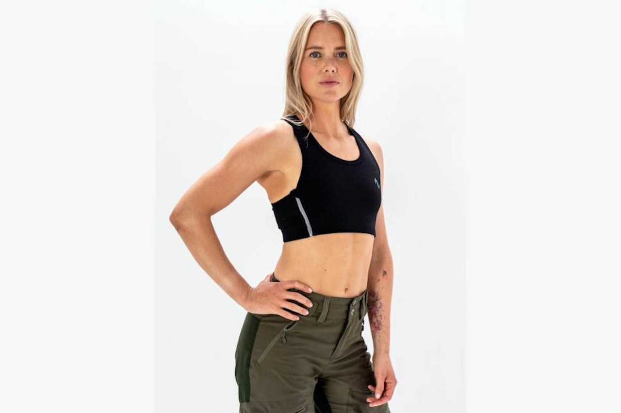 Zipbra: Ull-BH’en har glidelås på begge sidene, slik at du problemfritt kan ta den av under ullskjorta. Northern Playground Zipbra