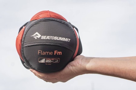 En håndfull søvn: Sea to Summit Flame FM III er svært komprimerbar, men blåser seg godt opp når den pakkes ut. Test av Sea to Summit Flame FM III