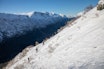 EKSOTISK: Topptur i nysnø før de gule bladene har ramlet av trærne kan gi fantastiske opplevelser. Men tro ikke du er trygg for snøskred selv om snødekket er tynnere enn senere på vinteren. Foto: Tore Meirik Snøskred