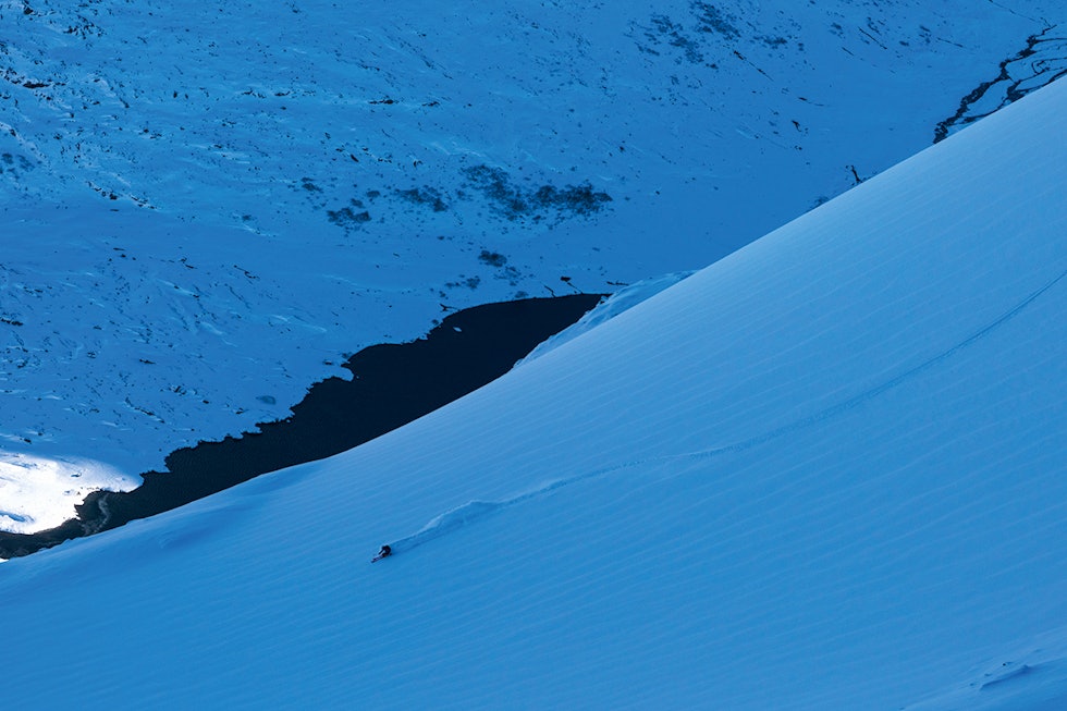 NÆRE PÅ: Kort tid etter at dette bildet ble tatt gikk et stort og temmelig dramatisk snøskred på Alnestind i Romsdal. Bildet ble tatt 23. oktober 2020. Foto: Ståle Johan Aklestad Snøskred