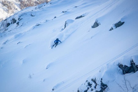 ALENE: Petter Edvartsen Westgaard lurer på hvorfor det ikke er flere spor her. Foto: Magnus Utkilen