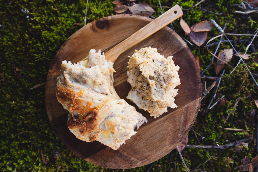 MMM: Nystekt brød med hummus. Foto: Sigrid Henjum MMM: Nystekt brød med hummus. Foto: Sigrid Henjum