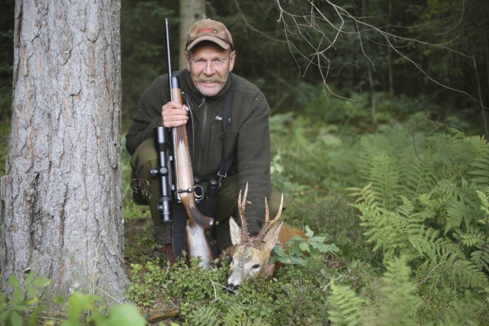 ENDELIG: Det er ikke hvert år forfatteren lykkes i å felle en skikkelig storbukk av edelt valør på sine hjemlige jaktmarker. ENDELIG: Det er ikke hvert år forfatteren lykkes i å felle en skikkelig storbukk av edelt valør på sine hjemlige jaktmarker.