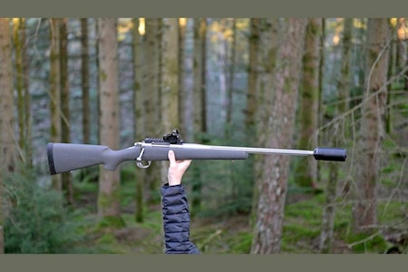 På strak arm: Den modifiserte riggen fra børsemaker Albert Rafdal basert på en Kimber Montana er blitt svært letthåndterlig på lange økter med jakt. Kimber Montana custom rifle test