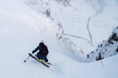 HOLÅ IN ONE: Selv om Vikafjellet ikke er særlig alpint finnes mye bratt og fint skiterreng. Her på vei opp mot Holå-rennen. Vikafjellet