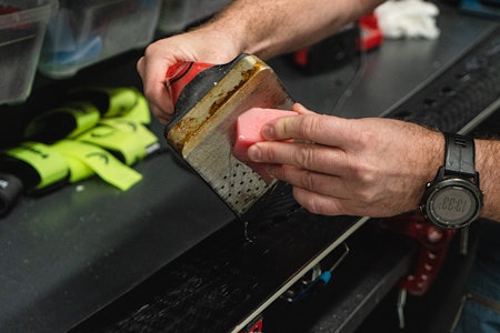 BYGLING: Behovet for varmvoksing av ski avhenger av typen base du har på skia eller brettet, mener eksperten Foto: Christian Nerdrum BYGLING: Behovet for varmvoksing av ski avhenger av typen base du har på skia eller brettet, mener eksperten Foto: Christian Nerdrum