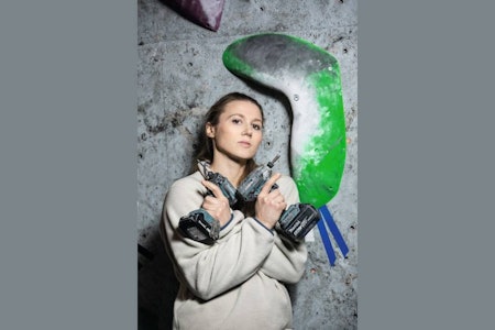 STERK: Hannah Midtbø er en av landets sterkeste klatrere og mangeårig rutesetter på Klatreverket. 