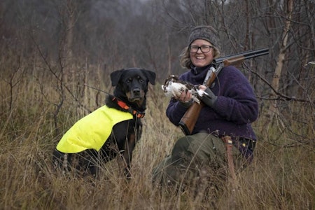 Fornøyd duo: Lykken er å løpe i fjellet, enten vi finner fugl eller ikke. Men det er alltid litt ekstra stas for oss begge når vi får fangst Fuglehund, rypejakt, rottweiler