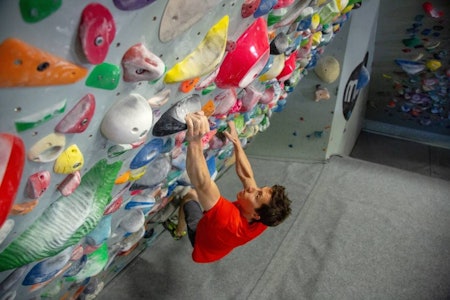 Styrke: Medforfatter av Klatrebibelen, Stian Christophersen, trener på Oslo Klatresenter. Foto: Bård Lie Henriksen Styrke: Medforfatter av Klatrebibelen, Stian Christophersen, trener på Oslo Klatresenter. Foto: Bård Lie Henriksen