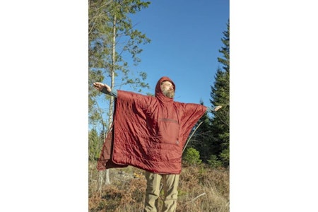 Vokser på deg: Honco Poncho er ikke et plagg som du higer etter i første omgang, men du verden så praktisk og lun den er. Jeger ikledd Thermarest Honcho Poncho
