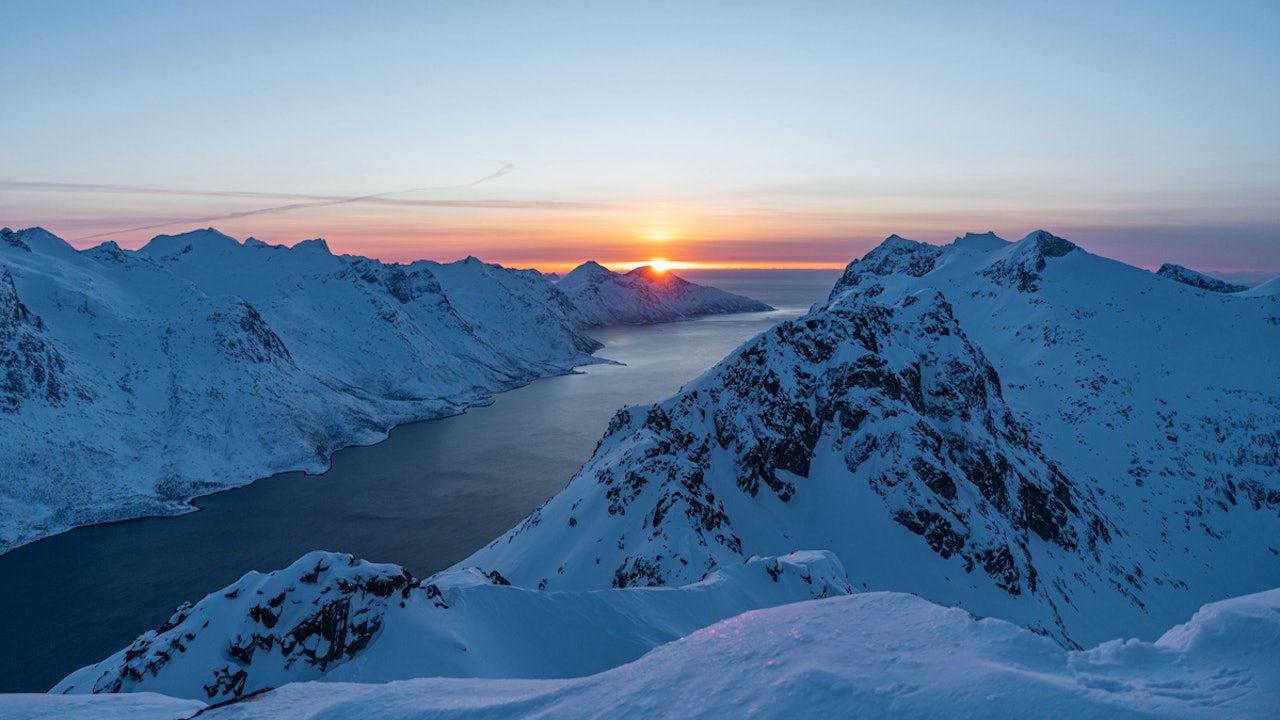 VAKKERT: Heldigvis klarte bilen hele turen fra Oslo og opp til disse fjellene. Foto: Emil Neby VAKKERT: Heldigvis klarte bilen hele turen fra Oslo og opp til disse fjellene. Foto: Emil Neby