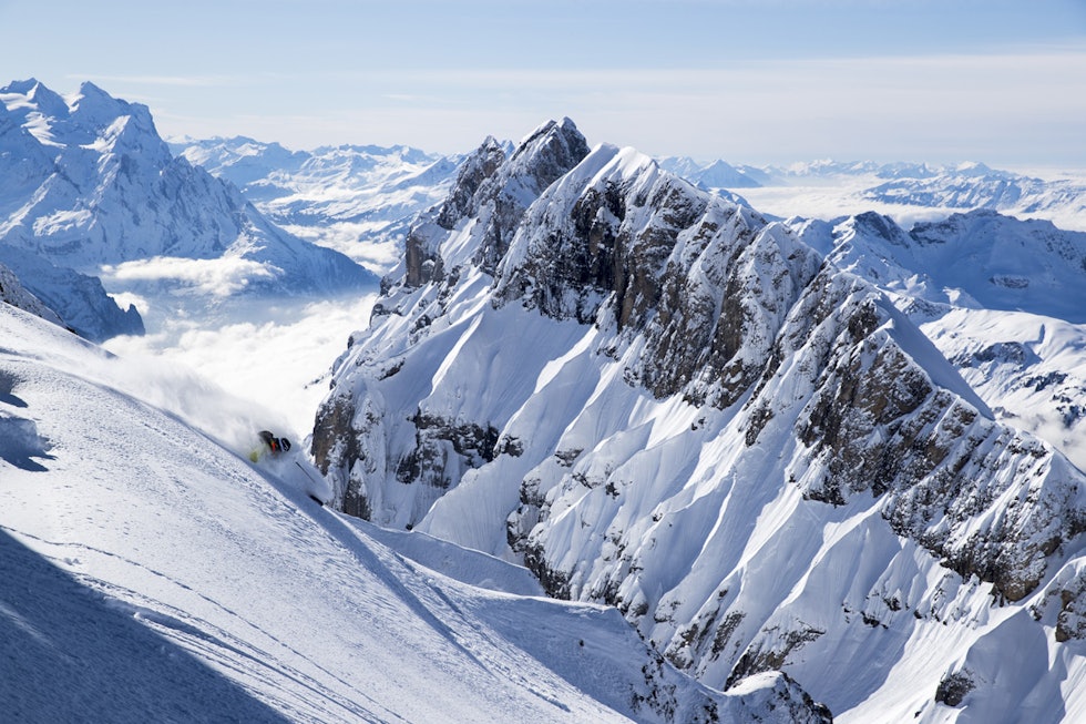 Dyp, tørr snø og spektakulær utsikt over Engelberg. Foto: Oskar Enander Dyp, tørr snø og spektakulær utsikt over Engelberg. Foto: Oskar Enander