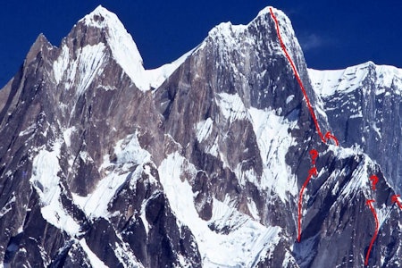VANVITTIG LINJE: Sørøstryggen på Annapurna 3 i Tibet fikk sin førstebestigning 6. november.