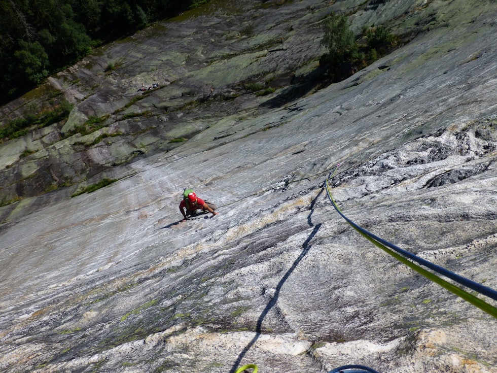 Classic Trail: The White Bar (Grado 6) è la via di arrampicata più popolare di Andersonnaton e uno dei migliori percorsi in Norvegia.  Foto: Doug Hagen