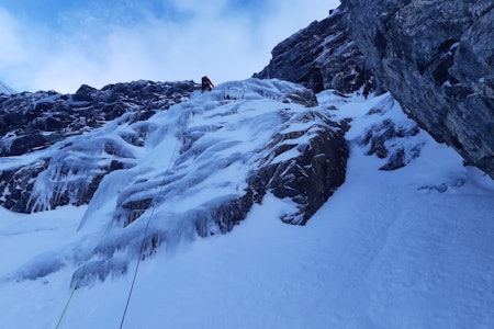 En ny moderat islinje har blitt gått i Sunndalen, og graden er WI3/M3. Foto: Nelson Neirinck