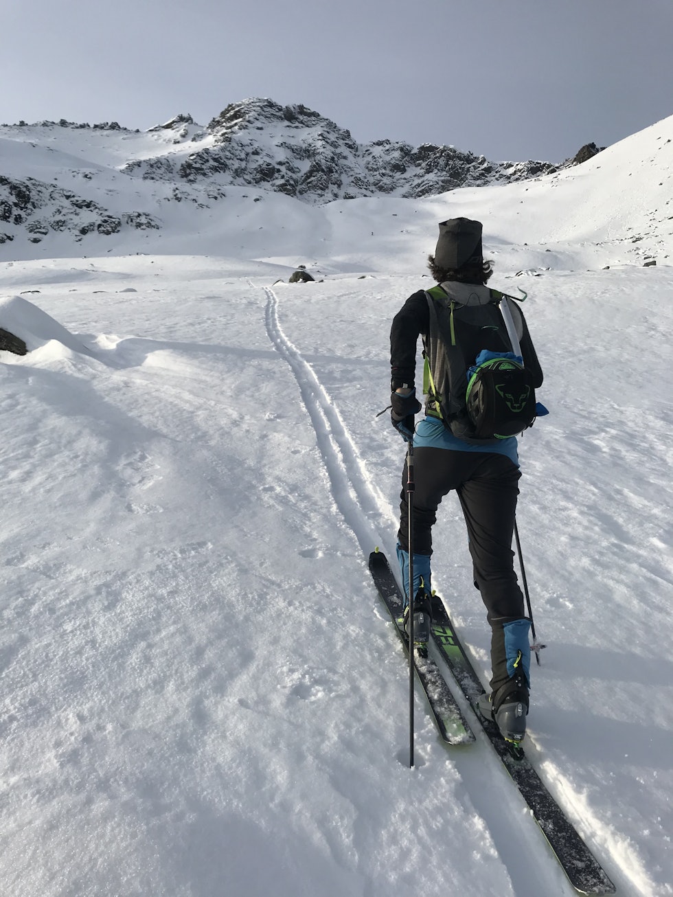 OPPTUR: Ola Hovdenak på vei opp mot Skjervan i Romsdalen. Foto: Bård Smestad OPPTUR: Ola Hovdenak på vei opp mot Skjervan i Romsdalen. Foto: Bård Smestad