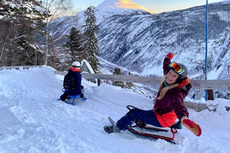HEIMEBANE: Journalist og reiselivsekspert Torild Moland løfter sin barndoms akebakke på Rjukan inn på vintereventyreres bucket list