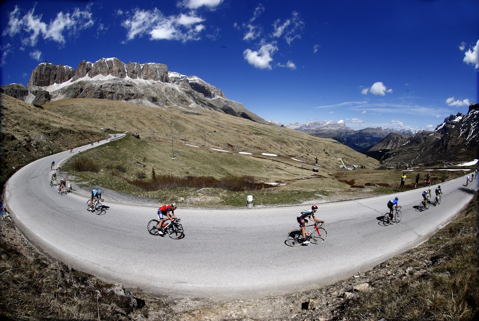 SCENISK: Passo Pordio ligger i Sellamassivet, et fantastisk område. Foto: Cor Vos giro d'italia 2022, passo pordoi, etapper