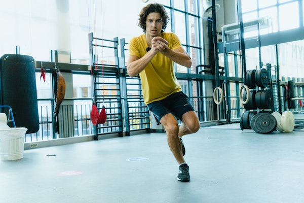ETTBENS: Ettbens sidelengs hopp har stor relevanse for skikjørere som vil trene opp styrke og balanse av knær, ankler og hofte. Foto: Christian Nerdrum Ettbens sidelengs hopp