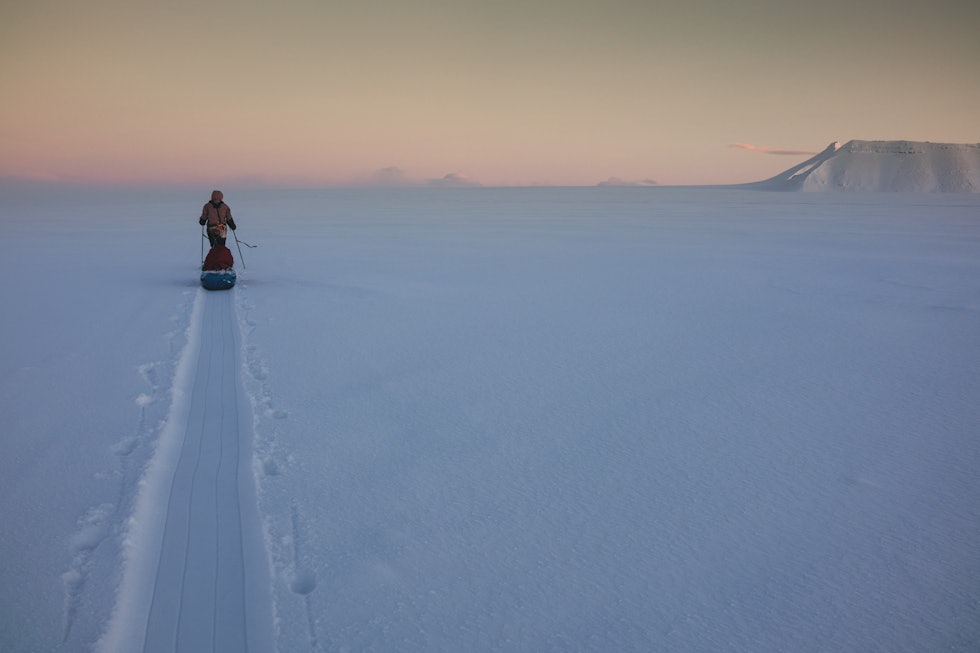 VILLET: Det er langt til Spitsbergen, nesten uansett hvor du kommer fra. Det er langt å seile rundt øya. Det er langt å krysse den. Det kan se enkelt ut på avstand. Men været kommer jo i tillegg. 