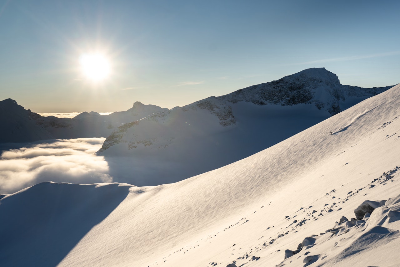 NORGES TAK: Med lave forventninger til skiføre, lavt skydekke og lave temperaturer, skulle det ikke så mye til for å gjøre turen til Spiterstulen til et høydepunkt. Den overgikk all forventning. Her fra Galdhøpiggen.