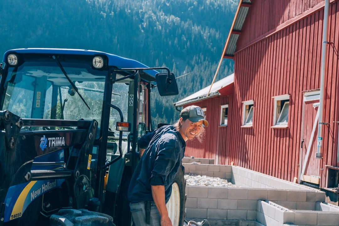 NYTT LIV: Svein Olav Lien er i dag geitebonde i Grungedal. Foto: Torstein Kiserud/TINE Svein Olav Lien