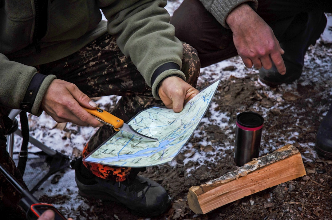 Neglisjert: Drevet og postene planlegges i grålysningen før en ny jaktdag tar form. Planene bryr dessverre rådyrene seg fint lite om. Neglisjert: Drevet og postene planlegges i grålysningen før en ny jaktdag tar form. Planene bryr dessverre rådyrene seg fint lite om.