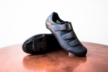 BEHAGELIG: Shimano RC1 er en flott nybegynnersko. Den er behagelig å ha på, og fungerer godt i all sin enkelhet. Foto: Henrik Alpers. BEHAGELIG: Shimano RC1 er en flott nybegynnersko. Den er behagelig å ha på, og fungerer godt i all sin enkelhet. Foto: Henrik Alpers.