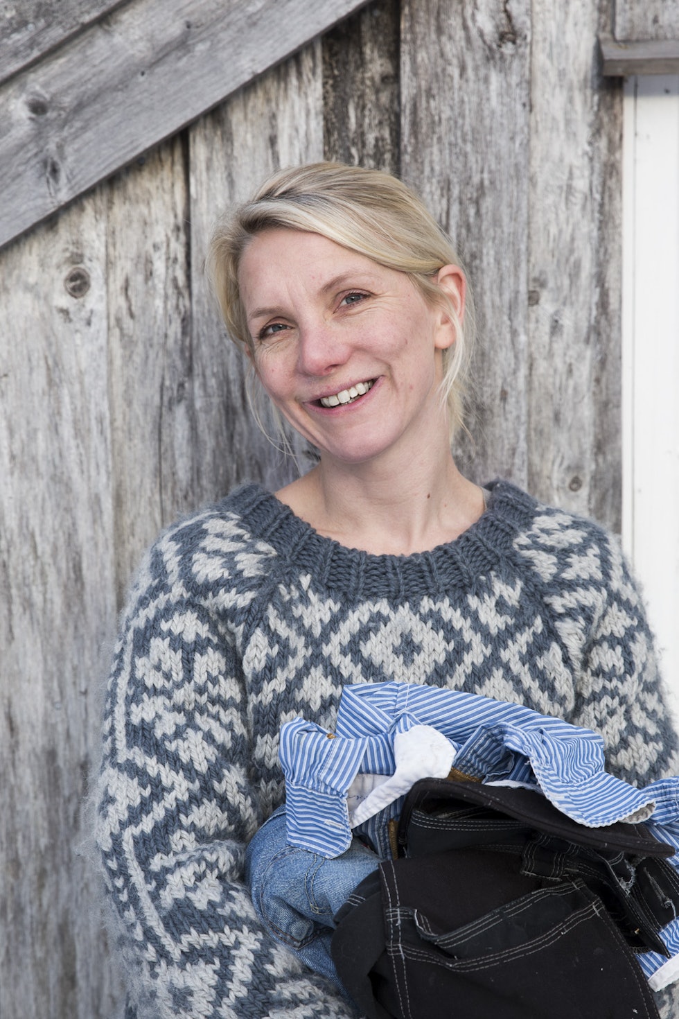 GLAD I LAPPER: Ellen Marie Tesaker er forfatteren bak Reperasjonsboka Klær og foretrekker lapper som synes. Foto: Colin Eick GLAD I LAPPER: Ellen Marie Tesaker er forfatteren bak Reperasjonsboka Klær og foretrekker lapper som synes. Foto: Colin Eick