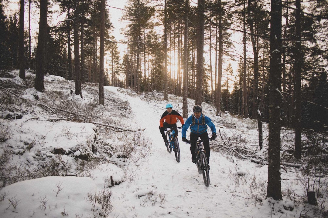 NYE MULIGHETER: Har du utstyret i orden, kan du holde syklingen i gang gjennom hele vinterhalvåret. Foto: Kristoffer H. Kippernes. sykling vinter holde varmen