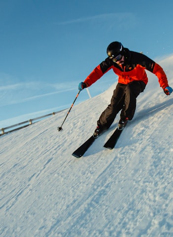 SOM EN KEEPER: God skiteknikk på lett toppturutstyr er ikke lett for noen, men du kommer veldig langt med god grunnteknikk, i følge Eirik Finseth. Foto: Christian Nerdrum