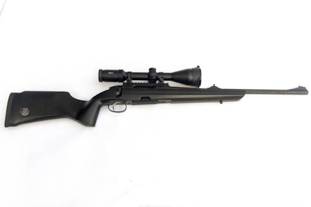 Østerrisk: Steyr CL 2 Carbon Steyr Carbon rifle sett fra siden på hvit bakgrunn