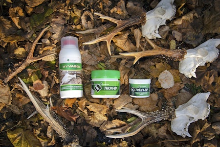 Vyvasol Trophy Cleaner, TROFI-BP blekepasta og TROFI-BP blekepulver i produktserien fra Tyrchem bleker trofeene, men ikke minnene. Vyvasol Trophy Cleaner, TROFI-BP blekepasta og TROFI-BP blekepulver