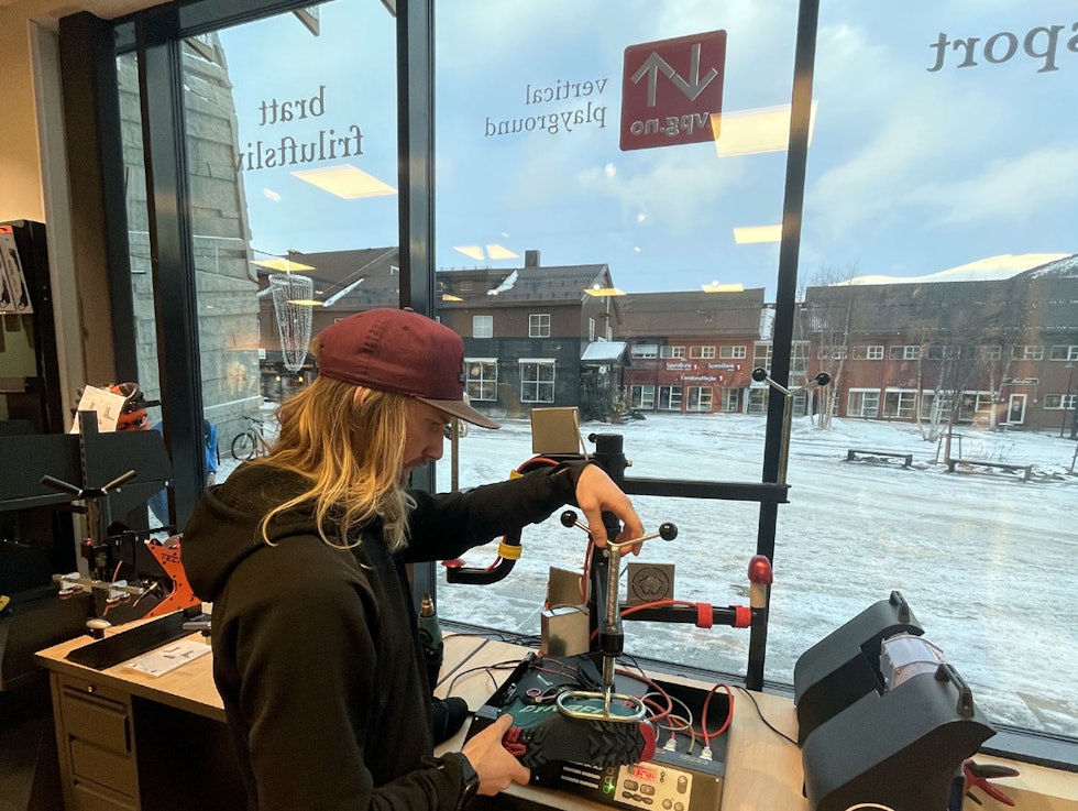 VPG i Oppdal har fått nytt, helprofft mekkeverksted for ski, sykkel, støvler og alt innimellom. VPG i Oppdal har fått nytt, helprofft mekkeverksted for ski, sykkel, støvler og alt innimellom.