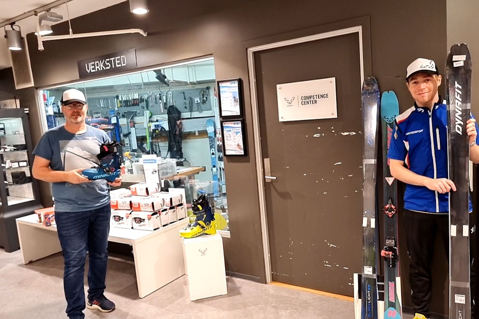 Gutta på Intersport Ørsta poserer foran sitt Dynafit-sertifiserte verksted. Foto: Intersport Ørsta Gutta på Intersport Ørsta poserer foran sitt Dynafit-sertifiserte verksted. Foto: Intersport Ørsta