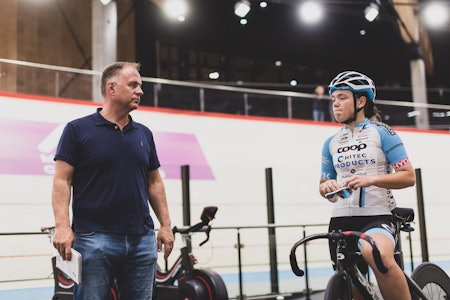 OPTIMISTISK: Stein Ørn, her sammen med Team Coop–syklist Nora Tveit. Foto: Henrik Alpers OPTIMISTISK: Stein Ørn, her sammen med Team Coop–syklist Nora Tveit. Foto: Henrik Alpers