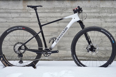FORLENGET LIV: Cannondale Scalpel HT ga oss lyst til å sykle ritt uten bakdemper igjen.  Cannondale Scalpel HT test