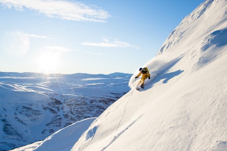 Sliter du med å finne de gode linjene og ville du finslipa litt mer skiteknikken? Bli med på frikjøringskurs med Der/Ute! Foto: Hallvard Kolltveit