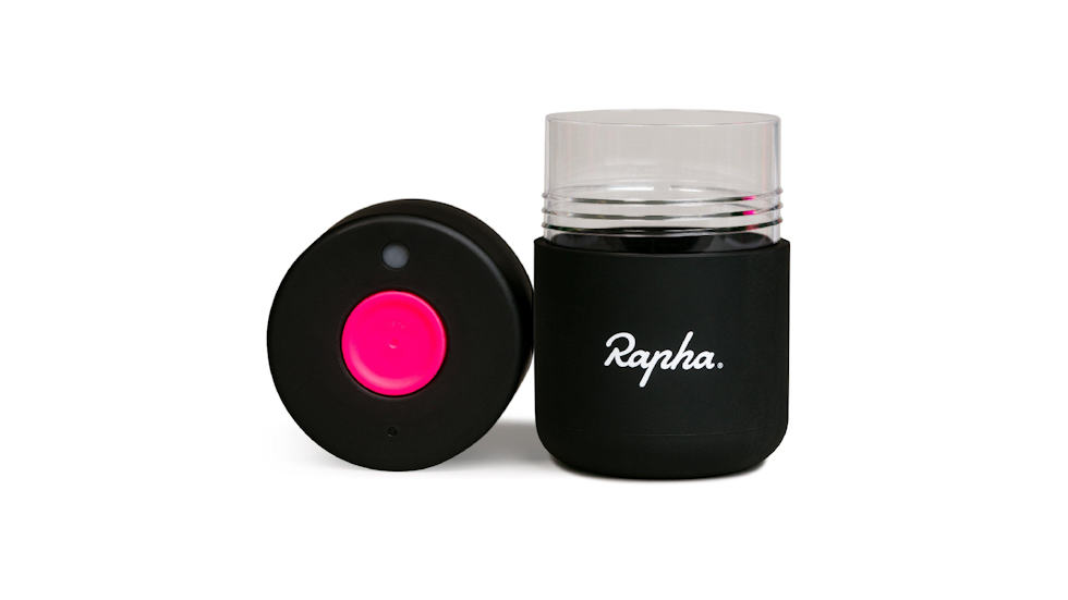JULEGAVE? Termokopp som passer i flaskeholderen er fint å ha om du sykler i minusgrader. rapha termokopp
