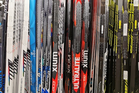 BREDT UTVALG: Nordmenn kan glede seg over et godt utvalg av de smaleste skiene. Foto: Gunhild Aaslie Soldal  langrennsski