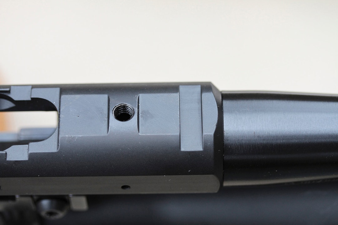 Grei løsning: Det er spor framme på låskassa for rekylbolten. Nærbilde av låsekassa på Tikka T3X Tactical